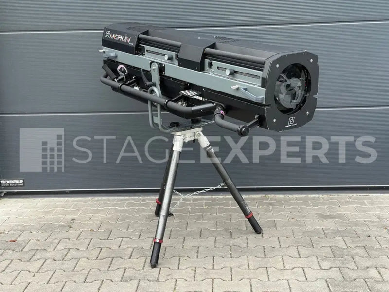 Robert Juliat Merlin 2500 HMI Followspot with Case