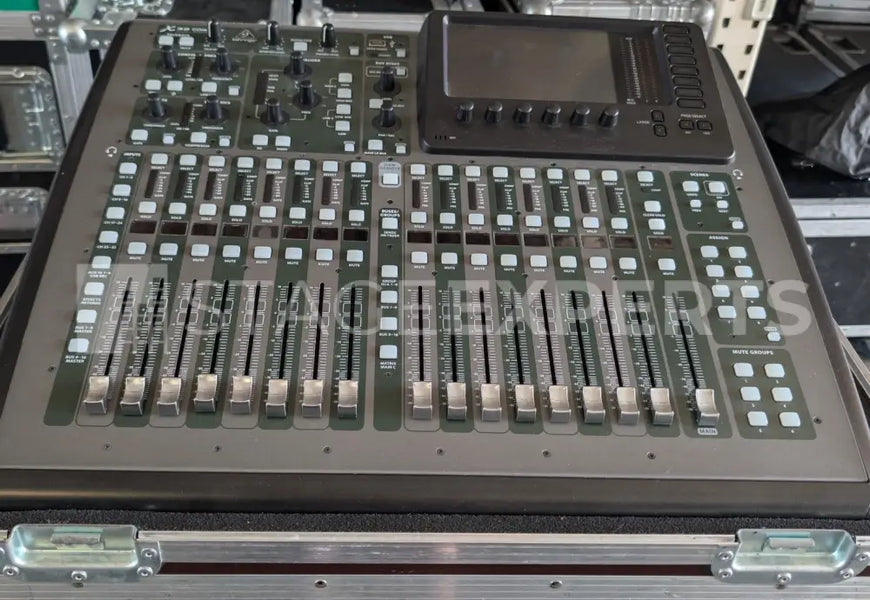 Behringer X32 Compact Mixer with Case – Digital 40‑in/25‑bus