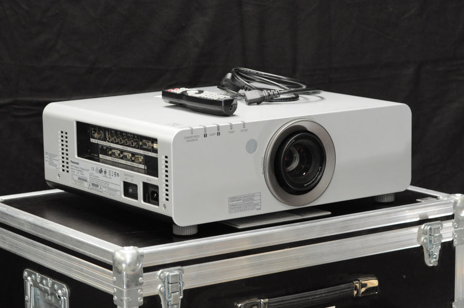 Panasonic PT-D6000 DLP Projector with Case & Lens
