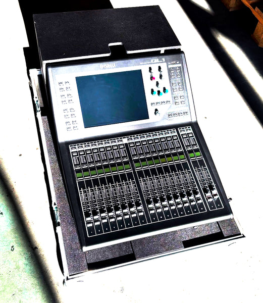 Yamaha QL1 Digital Mixer with Case – Compact Pro Console