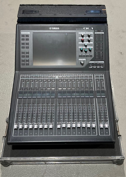 Yamaha QL1 Digital Mixing Console with Flight Case and Dust Cover