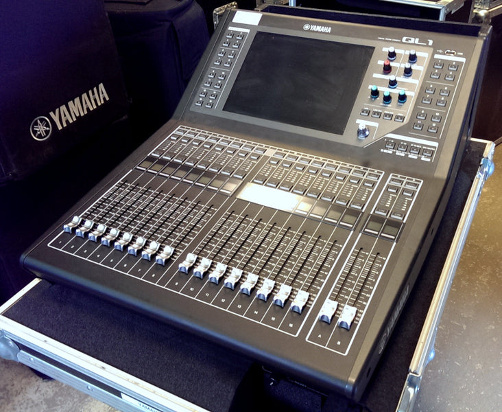 Yamaha QL1 Digital Mixing Console with Case & Desk Light