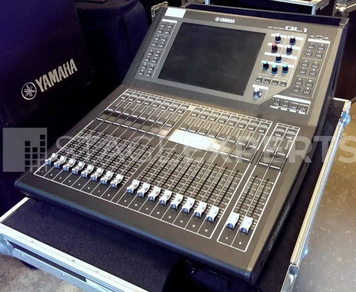Yamaha QL1 Digital Mixing Console with Case and Desk Light
