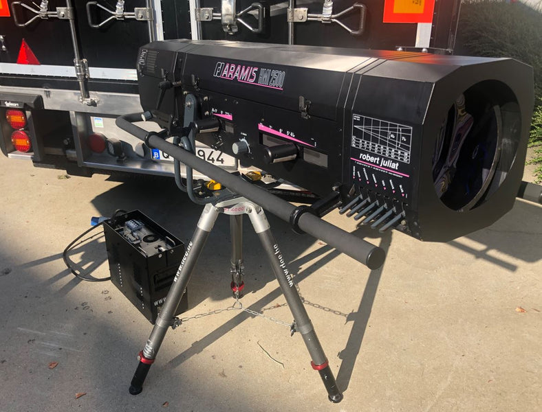 Robert Juliat Aramis HMI 2500 Followspot with Flight Case