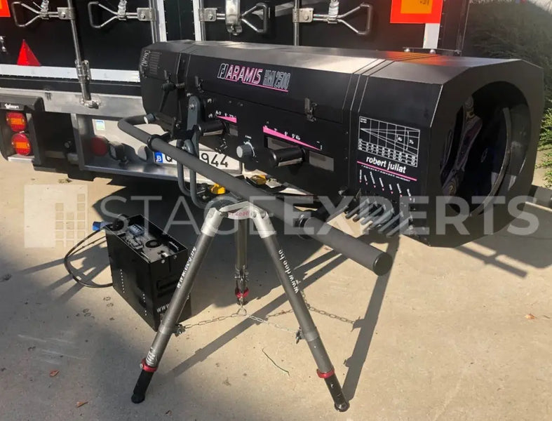 Robert Juliat Aramis HMI 2500 Followspot + Flight Case