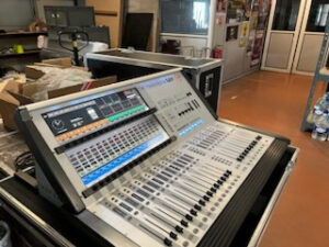 Soundcraft Vi1 Digital Mixing Console – Used, Flight Case