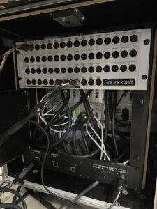 Soundcraft Vi400 Digital Console Set with Racks – Used, Touring