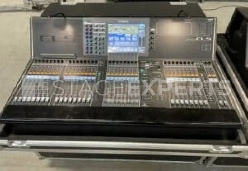 Yamaha CL5 Digital Mixing Console with Case & Cover – Dante