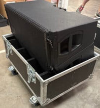Load image into Gallery viewer, d&amp;b audiotechnik Y12 Line Array Tops – Pair with Flight Case
