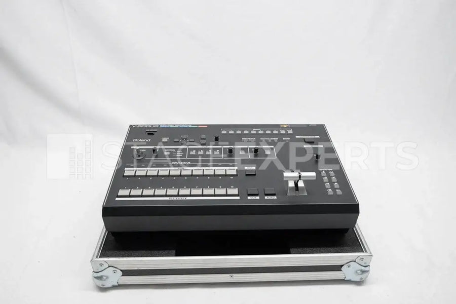 Roland V-800HD MK2 Multi-Format Switcher with Case