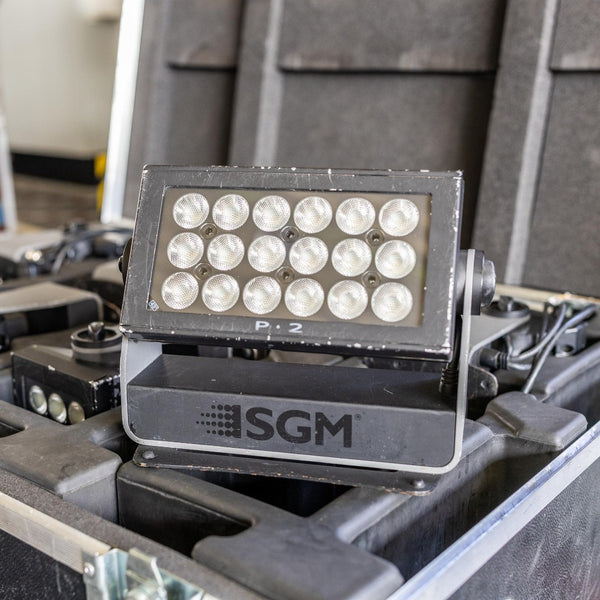 SGM P2 RGBW LED Floodlight 43° – Set of 8 with Case