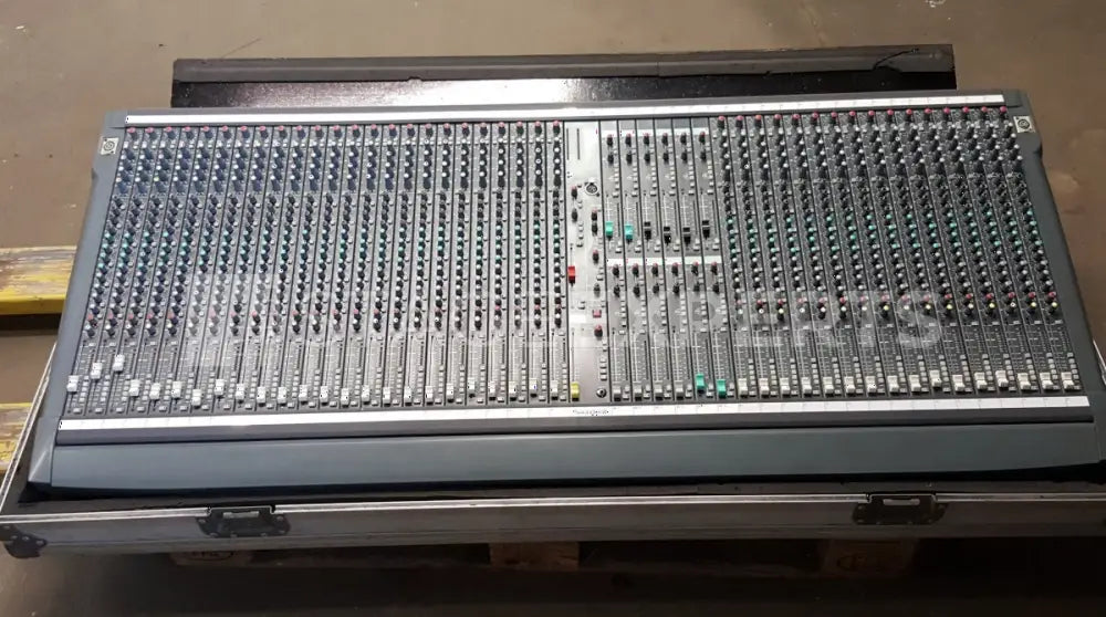 Soundcraft SM1240 Monitor Mixer | 40ch, 12 Aux, Dual PSU