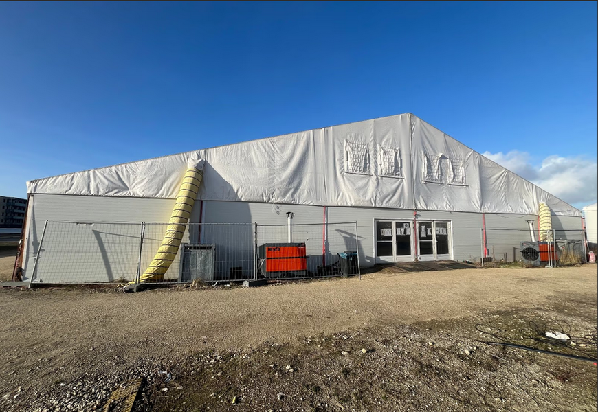 Used 30 x 85 m Tent with Floor & Steel Substructure