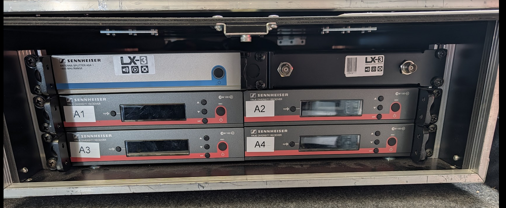 Sennheiser ew 100 G3 1G8 – 4-Channel Rack Wireless Set