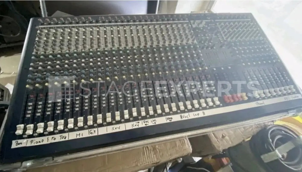 Soundcraft LX7 II 32-Channel Analogue Mixer with Case
