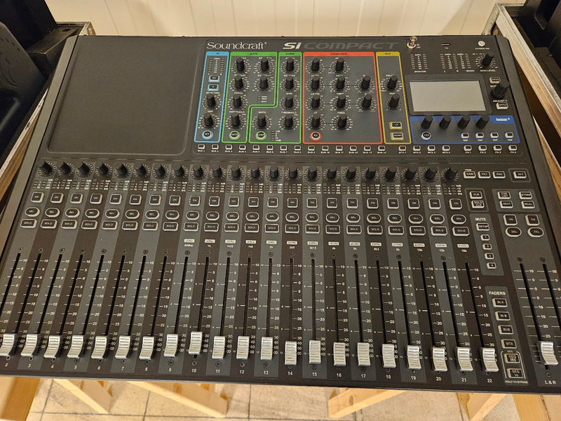 Soundcraft Compact 24 Analogue Mixer with Flight Case – Pro