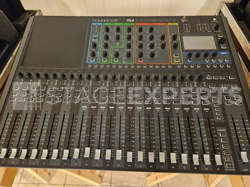 Soundcraft Compact 24 Analogue Mixer with Flight Case – Pro