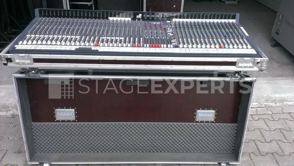 Soundcraft Spirit Live 8 40/8/2 Analogue Mixer with Case