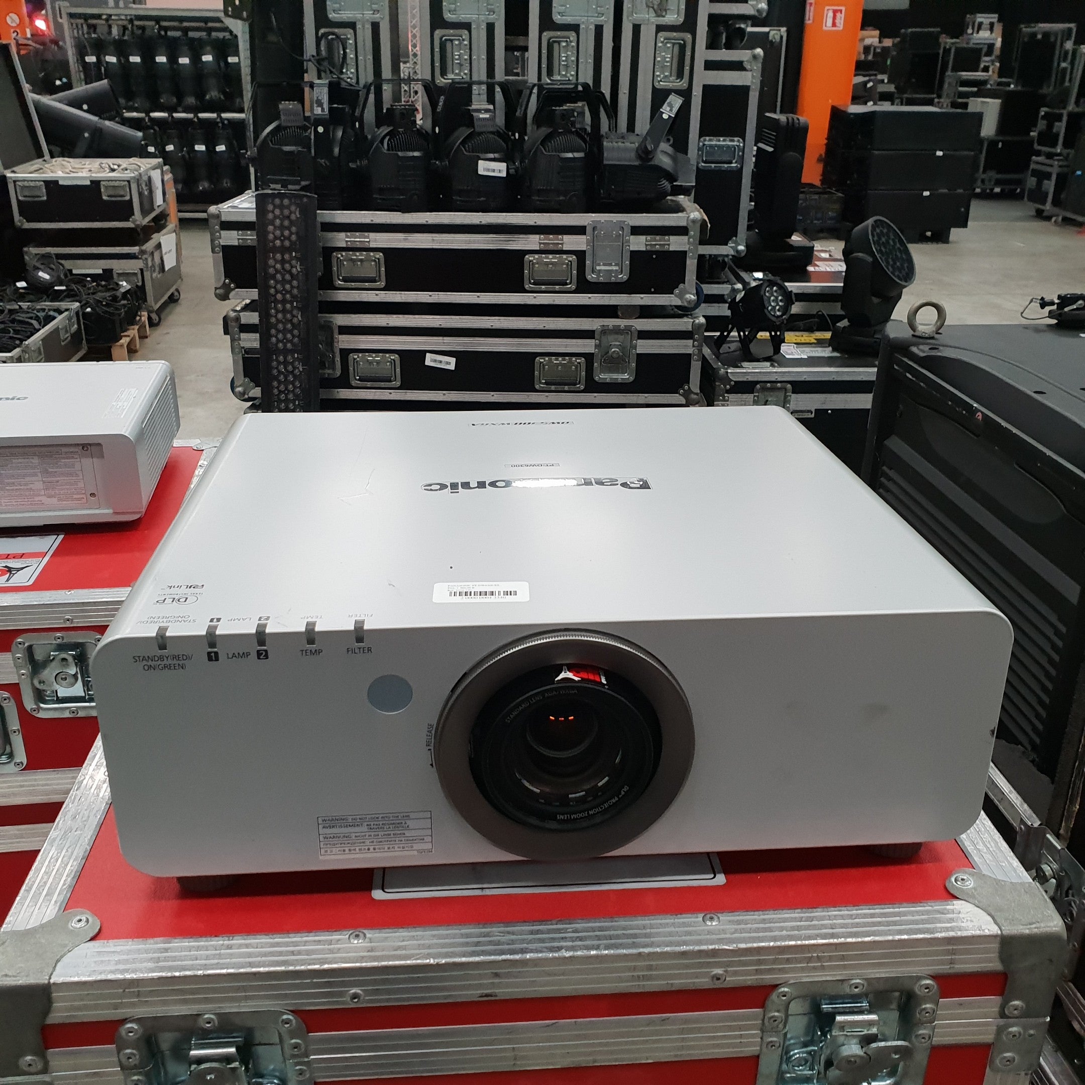 Panasonic PT-DW6300S ★6000ルーメン2画面投射可能 Panasonic PT-DW6300S ☆6000ルーメン2画面投射可能 Panasonic