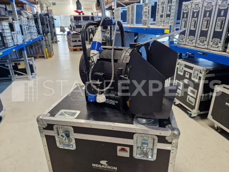 ARRI True Blue ST2 2kW Fresnel Pair with Case & Barndoors