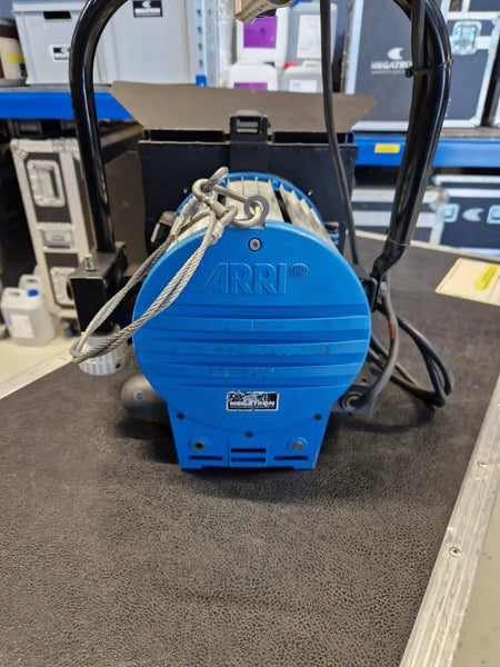 ARRI Studio 1000 Fresnel Set of 3 with Barndoors & Case