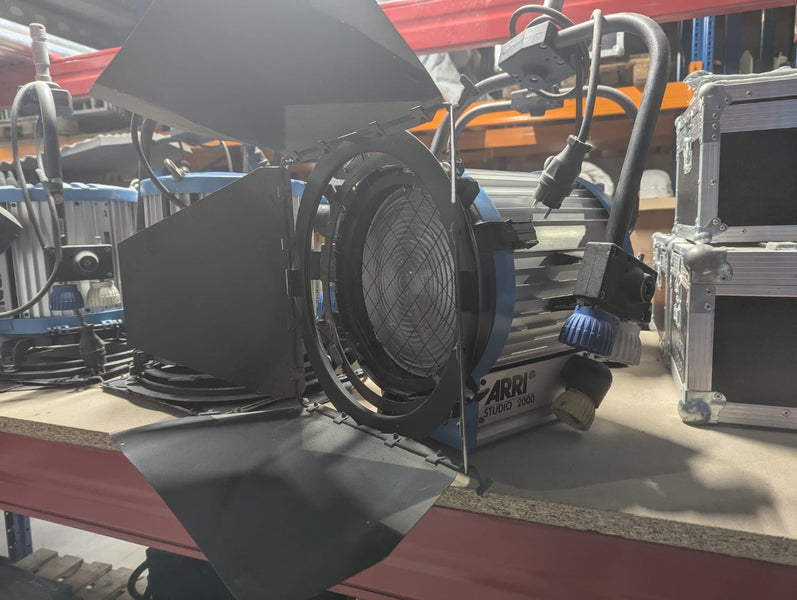 ARRI Studio 2kW Pole-Operated Tungsten Fresnels – Set of 6