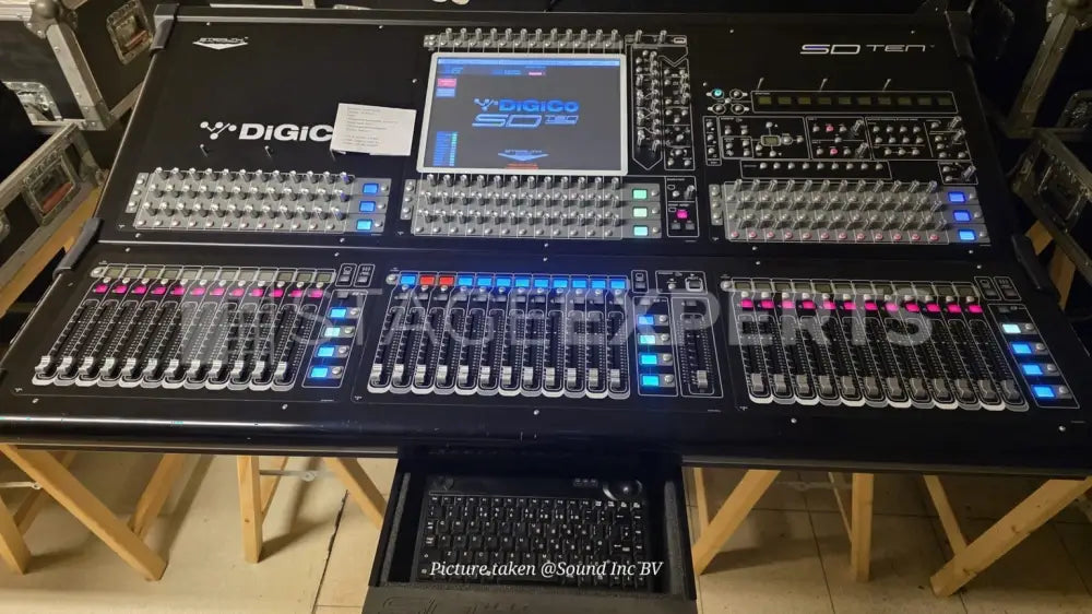 DiGiCo SD10-36 Digital Mixing Console with Case, Core 2
