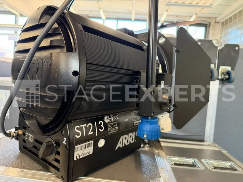 ARRI Studio 2000 Pole-Op Fresnel Pair with Case & Barndoors