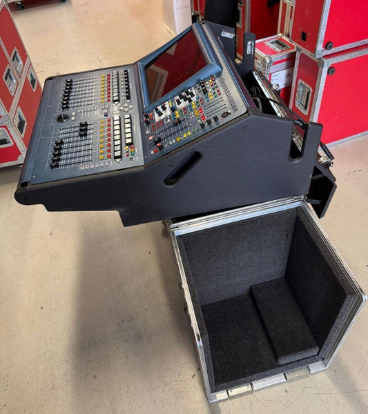 Midas PRO1 Digital Mixing Console with Flight Case, Excellent