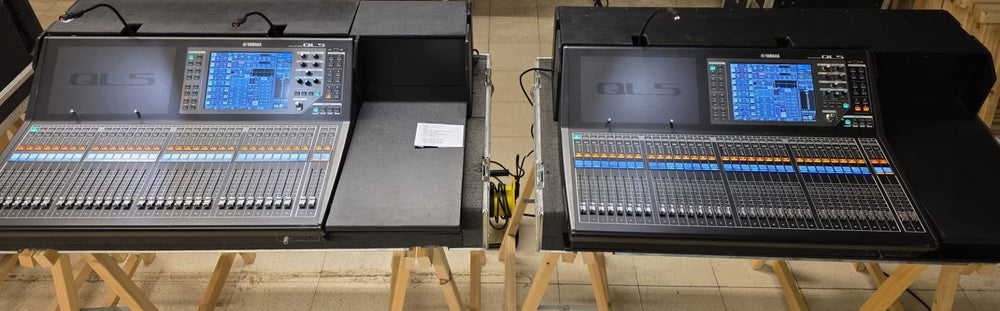 Yamaha QL5 Digital Mixing Console with Case, Light & Cover
