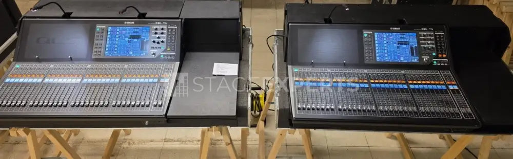 Yamaha QL5 Digital Mixing Console with Case, Light & Cover