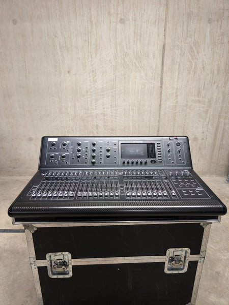 Midas M32 Digital Mixer with DN32-DANTE Card and Flightcase
