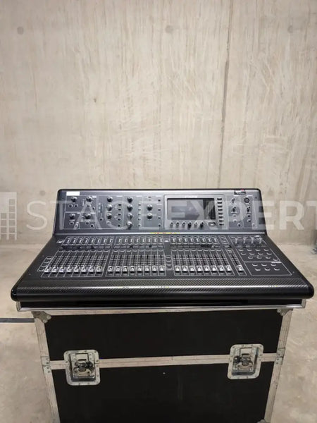 Midas M32 Digital Mixer with DN32-DANTE Card + Flightcase