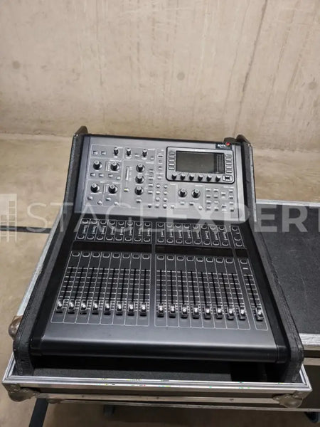 Midas M32R Digital Mixer + DN32-DANTE & Flightcase