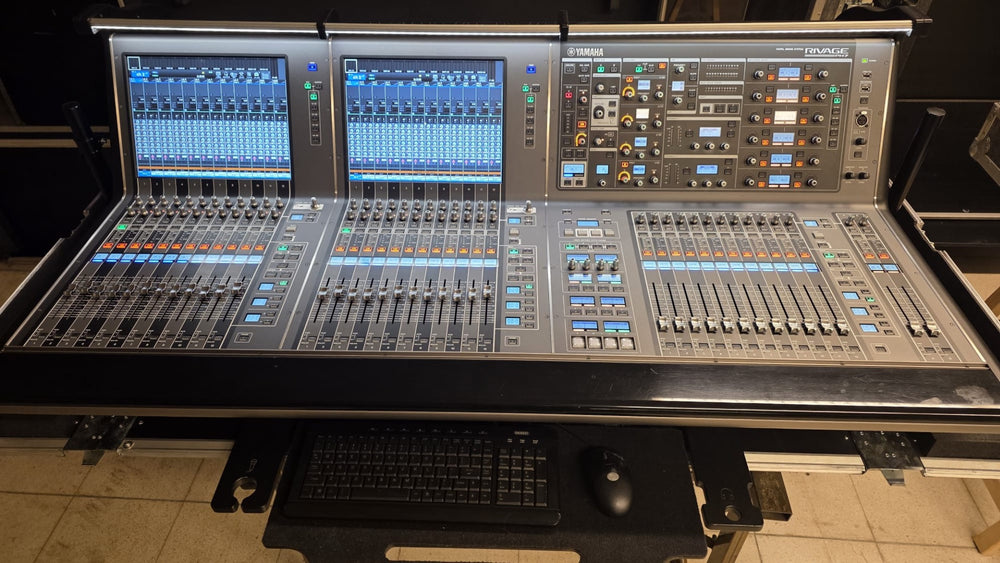 Yamaha CSD-R7 RIVAGE PM7 Digital Console with Dante