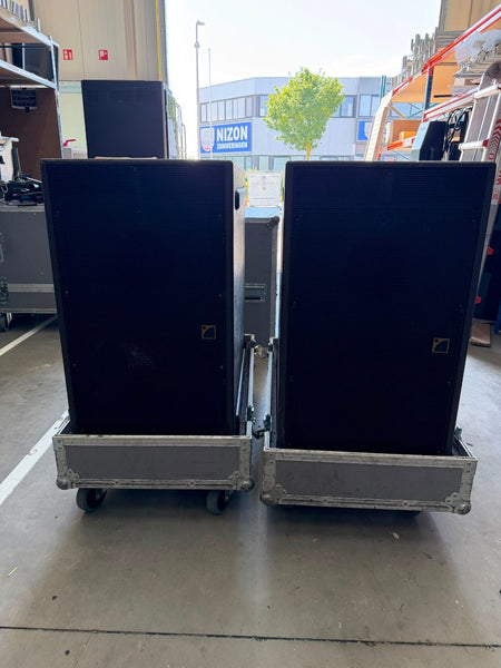 L-Acoustics PA-Set 2x SB118 Subwoofer inklusive Flightcases mit Rollen 4x XT12 Topteile / Monitore inklusive Flightcases 4x Flughalterungen (Fly Brackets) für die XT12 Topteile / Monitore 1x Amprack auf Rollen inklusive 2x LA4 DSP-Endstufen mit Patchpanel