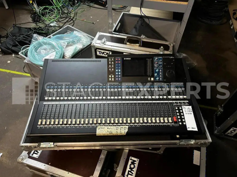 Yamaha LS9-32 Digital Mixer with Thon Travel Case