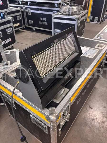 SGM Q-8 Floodlight Strobe | IP-rated LED flood/blinder