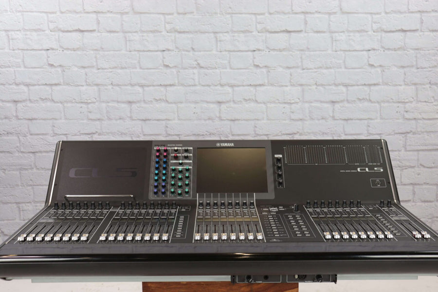 Yamaha CL5 Digital Mixing Console – 72 Mono, 8 Stereo