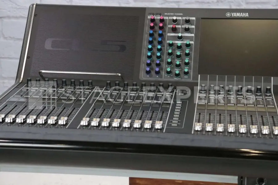 Yamaha CL5 Digital Mixing Console – 72 Mono, 8 Stereo