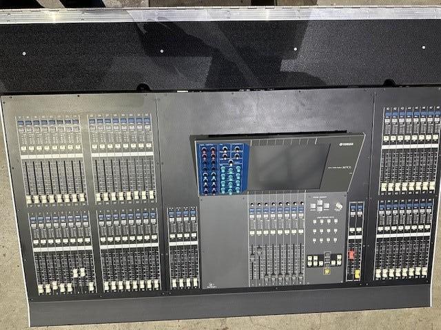 Yamaha M7CL-48 Digital Mixer with SB168-ES Stageboxes