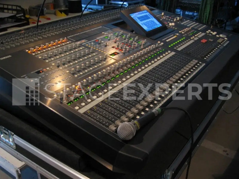 Yamaha PM5D Digital Mixer with PW800 PSUs & Amptown Cases