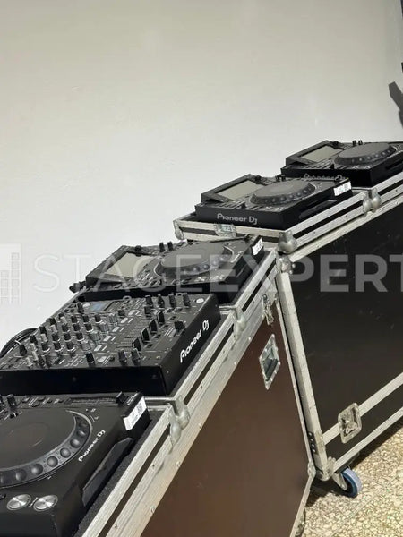 Pioneer DJ CDJ-2000NXS2 + DJM-900NXS2 Set with Cases
