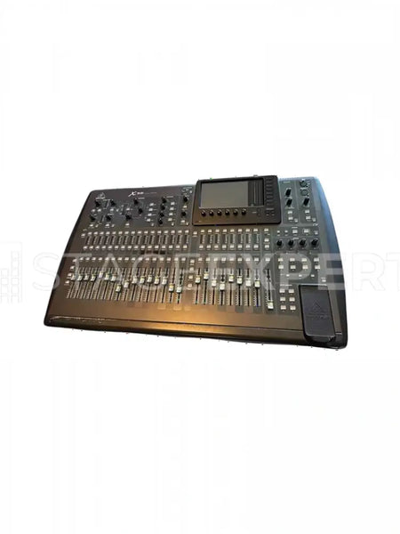 Behringer X32 Digital Mixer with Flight Case, 32‑channel