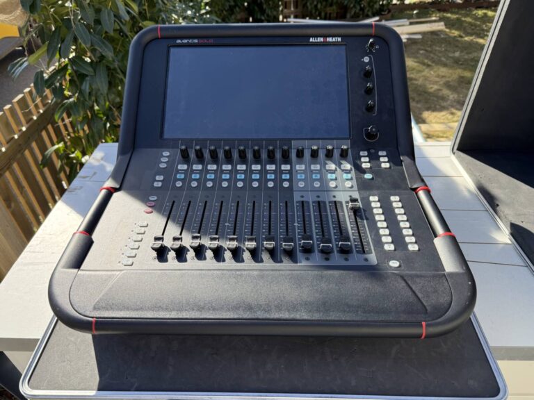 Allen & Heath Avantis Solo with DX-HUB, Dante, Flightcase
