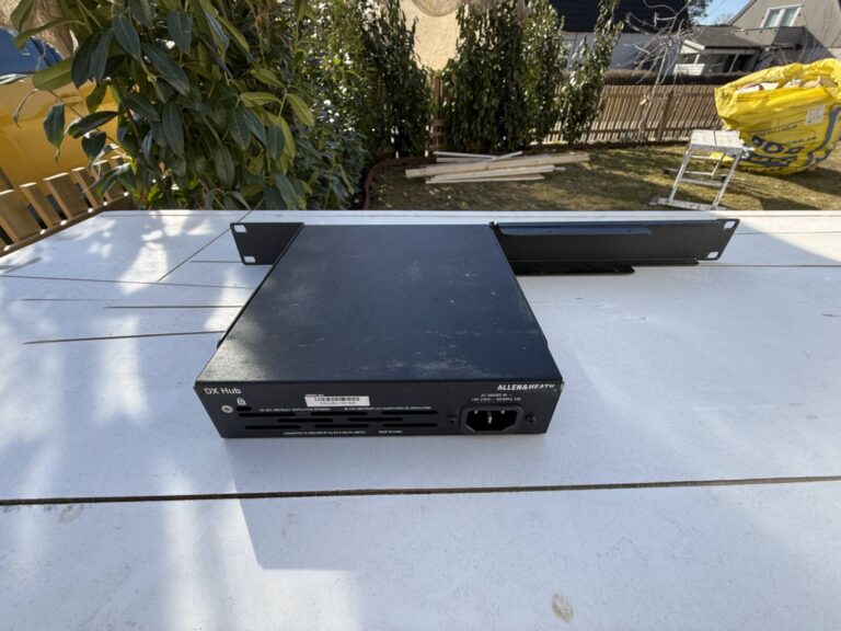 Allen & Heath Avantis Solo with DX-HUB, Dante, Flightcase