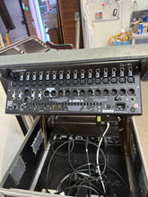 Load image into Gallery viewer, Allen &amp; Heath Qu-16 Digital Mixer with Thomann Flight Case
