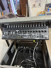 Load image into Gallery viewer, Allen &amp; Heath Qu‑16 Digital Mixer with Flight Case – Pre‑Owned
