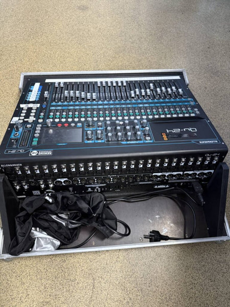 Allen & Heath QU-24 Digital Mixer + Thomann Flight Case