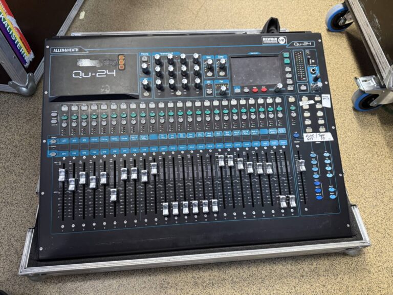 Allen & Heath QU-24 Digital Mixer + Thomann Flight Case